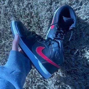 JORDAN 1 RETRO MID RED/BLACK